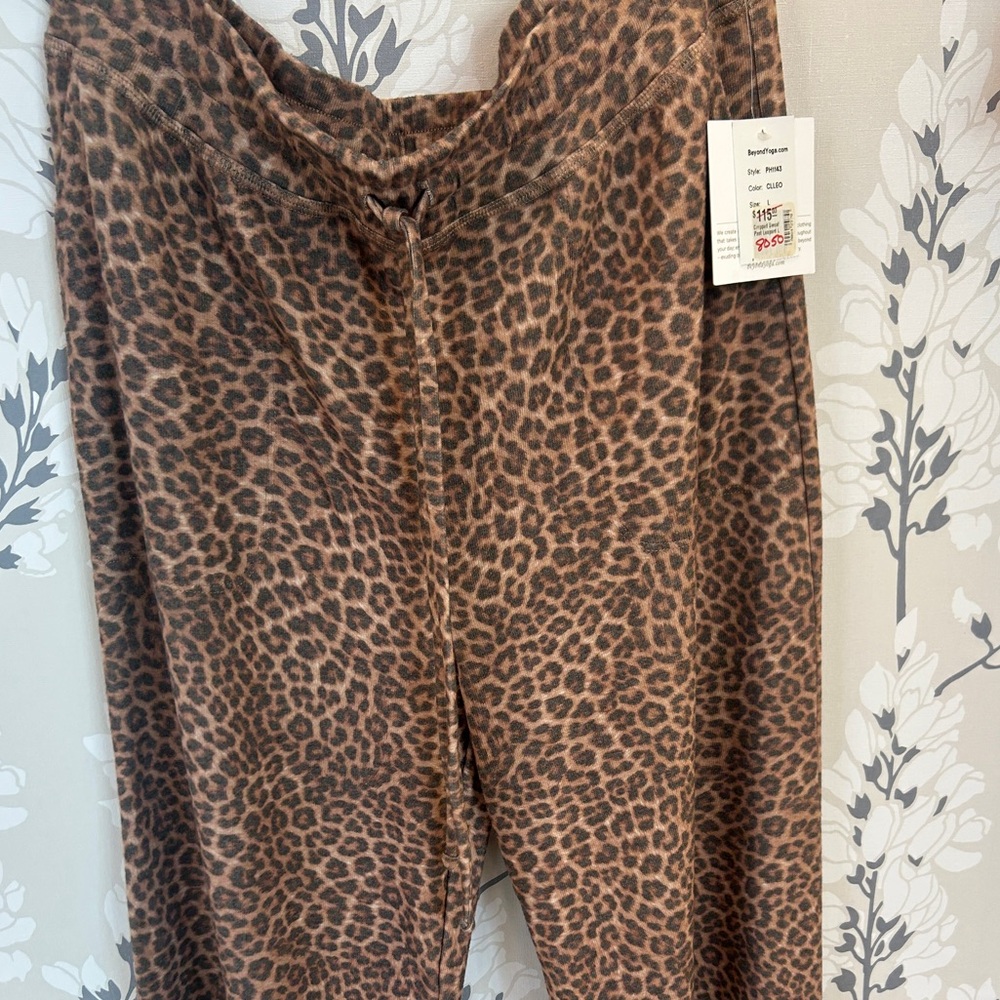 Beyond Yoga Cropped Maternity Sweatpant